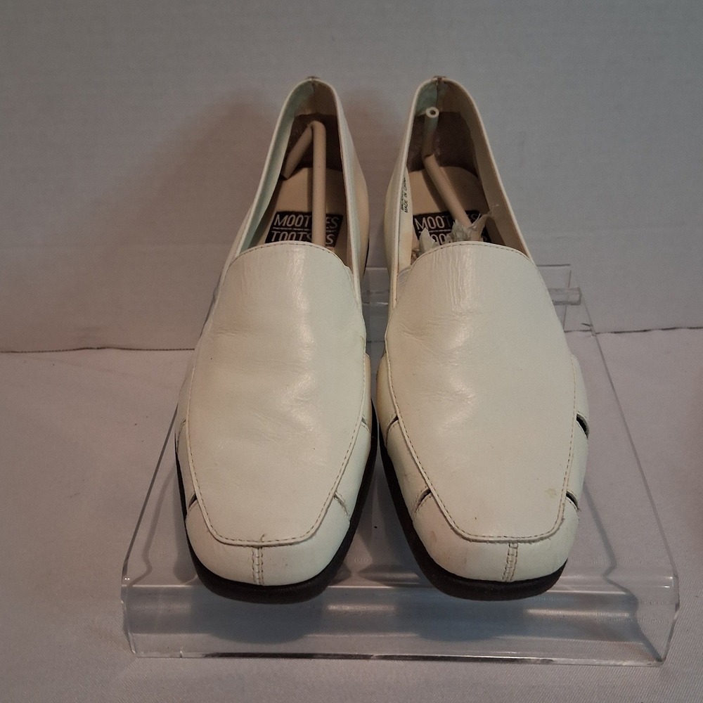 MOOTSIES TOOTSIES Womens White Leather Loafer Shoes Size 8.5M